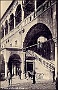 Palazzo della Ragione con scalone e bar Nazionale nel 1925 (Daniele Zorzi)